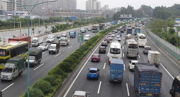 公安部：全國機動車保有量達3.25億輛，機動車駕駛?cè)诉_4.07億人