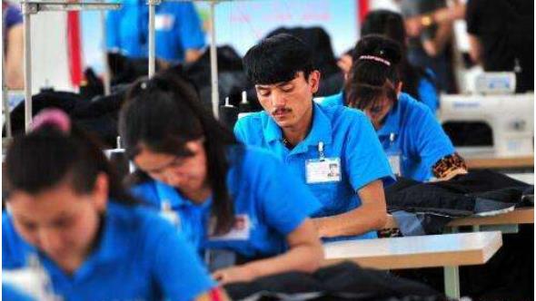 2018年，新疆促進(jìn)47.58萬城鎮(zhèn)人口實(shí)現(xiàn)就業(yè)，城鎮(zhèn)登記失業(yè)率控制在3.3%???